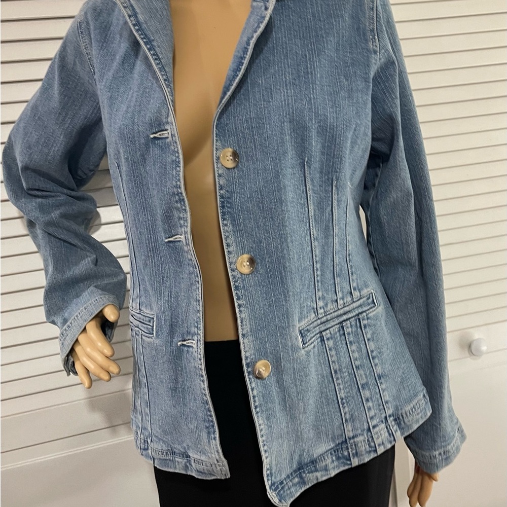 Stylish Women's Blue Denim Jacket - Picture 2 of 7